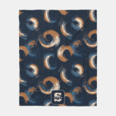 Blauer und brauner Kreis auf dunklem Hintergrund Fleecedecke (Vorderseite)