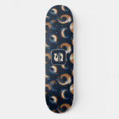 Blauer und brauner Kreis auf dunklem Hintergrund Skateboard (Vorderseite)