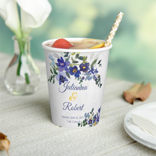 Blauer und gelber Hochzeitskalender Pappbecher (In Situ)