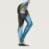 Blauer und gelber putzender Macaw Leggings (Rechts)