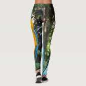 Blauer und gelber putzender Macaw Leggings (Rückseite)