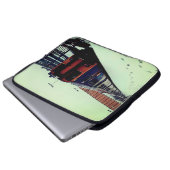 Blauer und gelber Zug, im Schnee Laptopschutzhülle (Vorne Knopf)
