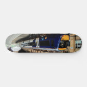 Blauer und gelber Zug Skateboard (Horizontal)