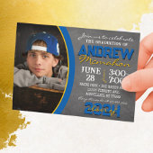 Blauer und goldener Chalkboard Abschluss Einladung