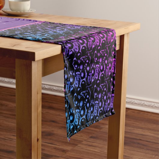 Blauer und Lila Ombre Pebbled Glam Table Runner Kurzer Tischläufer (Beispiel)