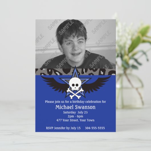 Blauer und schwarzer jugendlich Geburtstag Einladung (Stehend Vorderseite)