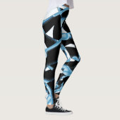 Blauer und schwarzer Schrott oder Bänder werden ze Leggings (Rechts)