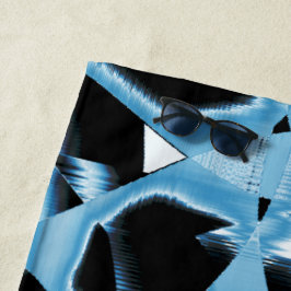 Blauer und schwarzer Schrott oder Bänder werden ze Strandtuch