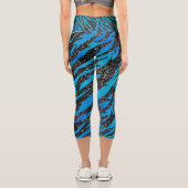 Blauer und schwarzer Tiger Streifen Tierdruck Capri Leggings (Rückseite)