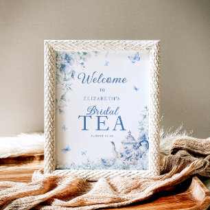 Blauer und weiße Blumen Begrüßungsgetränk Bridal T Poster