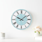 Blauer und weißer Damast-Blumenmuster Große Wanduhr (Zuhause)