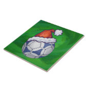 Blauer und weißer festlicher Fußball auf Grün Fliese (Seite)