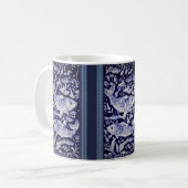 Blauer und weißer Koi Fisch Elegantes Geschenk Kaffeetasse (Vorderseite Links)