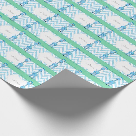 Blauer und weißer Polka-Dot mit blauer Giraffe Geschenkpapier (Ecke)