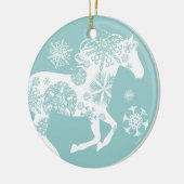Blauer und weißer Schneeflocken Weihnachtspferd Keramik Ornament (Links)