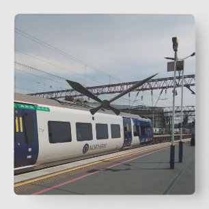 Blauer und weißer Zug Quadratische Wanduhr