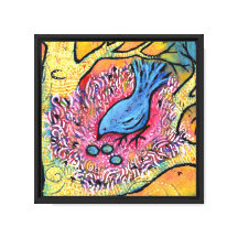 Blauer Vogel im Nest mit Eiern