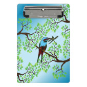 Blauer Vogel in Bäumen Mini Klemmbrett (Vorderseite)