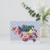 Blauer Vogel und Kirschblüte Postkarte (Stehend Vorderseite)