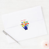 Blauer Wassertopf und gelbe rote Blume Runder Aufkleber (Umschlag)