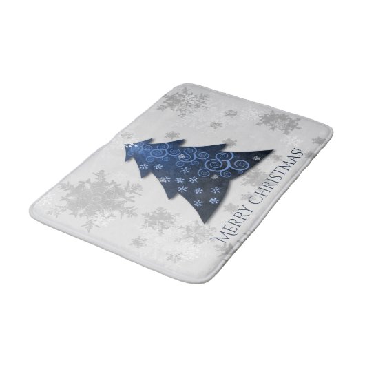 Blauer Weihnachtsbaum Bath Mat Badematte (Schrägansicht)
