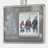 Blauer Weihnachtsbaum und Schneeflocken Gerahmtes  Rahmen-Ornament Silber (Links)