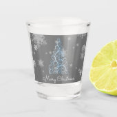 Blauer Weihnachtsbaum und Schneeflocken Shotglas Schnapsglas (Vorderseite)