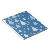 Blauer Weihnachtsbaum und Schneemuster Notizblock (angewinkelt)