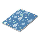 Blauer Weihnachtsbaum und Schneemuster Notizblock (Rotiert)