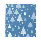 Blauer Weihnachtsbaum und Schneemuster Notizblock (Vorderseite)