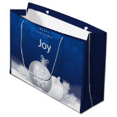 Blauer Weihnachtsschnee baubles joy snowflakes Große Geschenktüte (Vorderseite Schrägansicht)