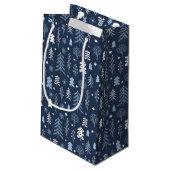 Blauer Weihnachtswald Kleine Geschenktüte (Rückseite Schrägansicht)