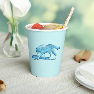 Blauer Wolf auf Schnee Pappbecher