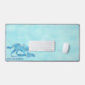 Blauer Wolf auf Schnee Schreibtischunterlage (Tastatur & Maus)