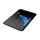 Blauer Wolf, der am Mond heult Badematte (Schrägansicht)