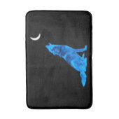 Blauer Wolf, der am Mond heult Badematte (Vorderseite Vertikal)