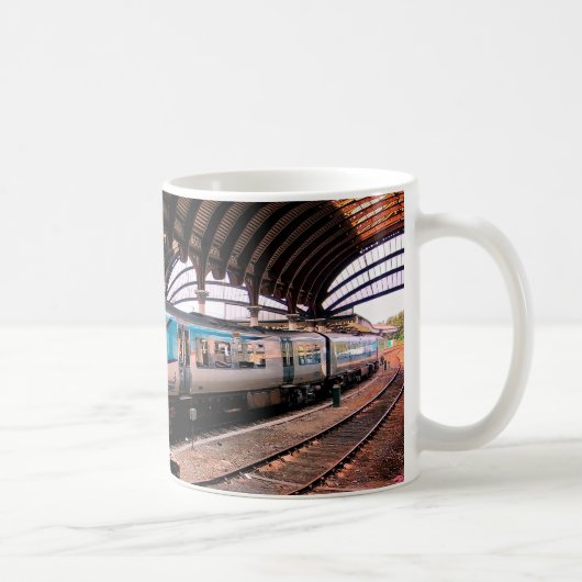 Blauer Zug , am Bahnhof York. Kaffeetasse (Rechts)