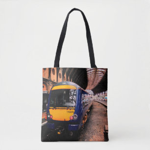 Blauer Zug , am Bahnhof York. Tasche