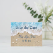 Blauer Zwei weniger Fische Save the Date im Meer Postkarte (Stehend Vorderseite)