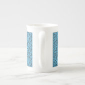 BLAUES ARGYLE-STRICKMUSTER Bone China Tasse + Text (Rückseite)