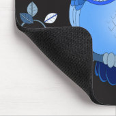 Blaues Aul auf schwarzem Mousepad (Ecke)