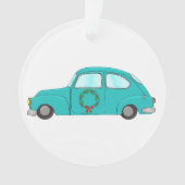 blaues Auto mit Weihnachtskranz Ornament (Vorderseite)