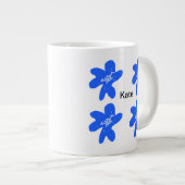 Blaues Blumenmuster Aquarellmuster Jumbo-Tasse (Vorderseite Rechts)