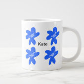 Blaues Blumenmuster Aquarellmuster Jumbo-Tasse (Rechts)