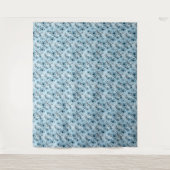 Blaues Blumenmuster auf Tigerhintergrund Wandteppich (Vorderseite)