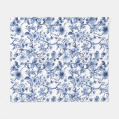 Blaues Blumenmuster im Vintage-Toile-Stil Fleecedecke (Vorderseite (Horizontal))