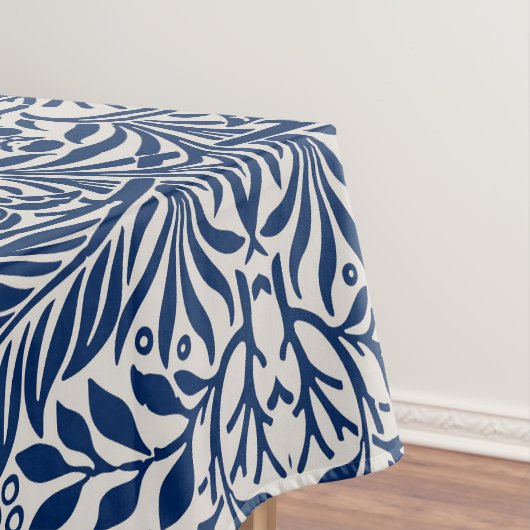 blaues Blumenmuster mit verschiedenen Blättern und Tischdecke (Beispiel)