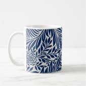 blaues Blumenmuster mit vielfältigen Blättern und Kaffeetasse (Links)
