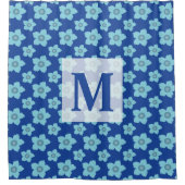 Blaues Blumenmuster Monogramm Duschvorhang (Vorderseite)