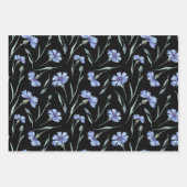 Blaues Blumenmuster Muster Schwarzer Hintergrund Geschenkpapier Set (Vorderseite)